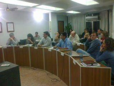 Se definen las becas estudiantiles y la residencia universitaria