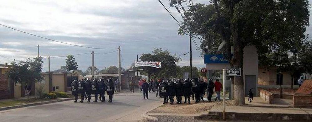 Cuatro detenidos tras violentos enfrentamientos en el Ingenio La Esperanza