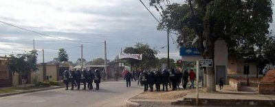 Cuatro detenidos tras violentos enfrentamientos en el Ingenio La Esperanza