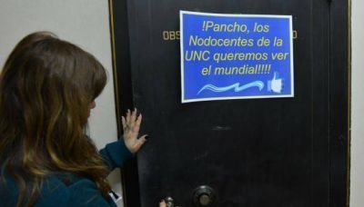 No docentes le piden al rector que los deje ver el Mundial