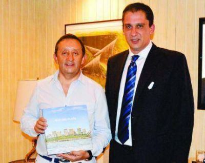 Pamp�n viaj� a Bogot� como Observador Internacional en las recientes elecciones