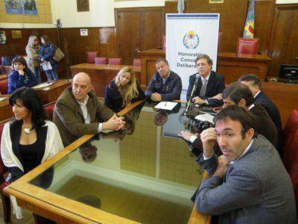 PROPONEN LA CONFORMACI�N DE UNA DEFENSOR�A DEL TURISTA