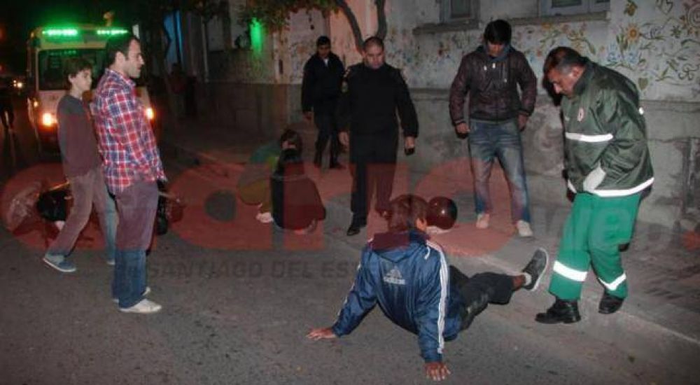 Abri� la puerta de su auto y provoc� la ca�da de dos motociclistas