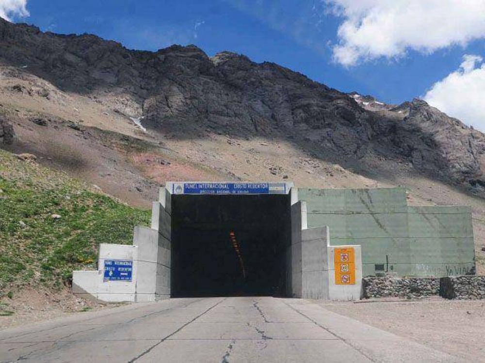 Cerraron el Paso Cristo Redentor y en Chile eval�an habilitarlo reci�n el lunes por la ma�ana