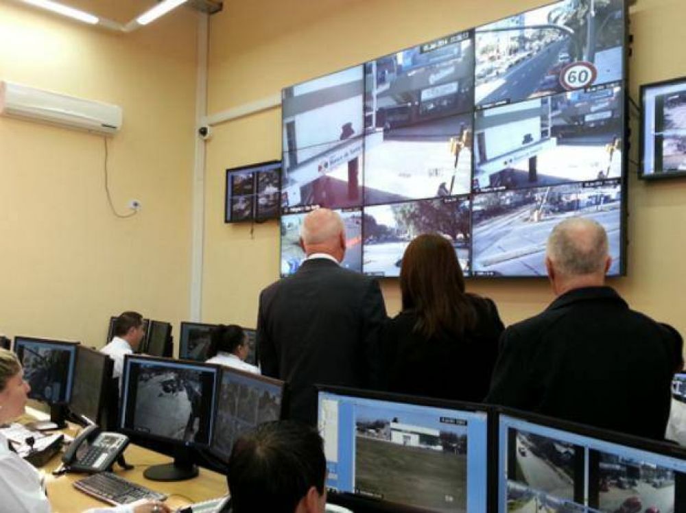 Inauguran un centro de vigilancia con 400 nuevas c�maras en la calle