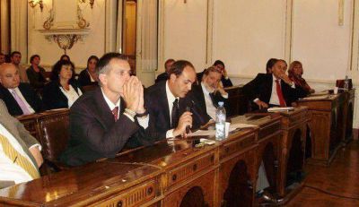 El Legislativo trat� anoche el conflicto de las enfermeras
