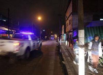 Lan�s: Buscan a cuatro asaltantes por balear a una chica
