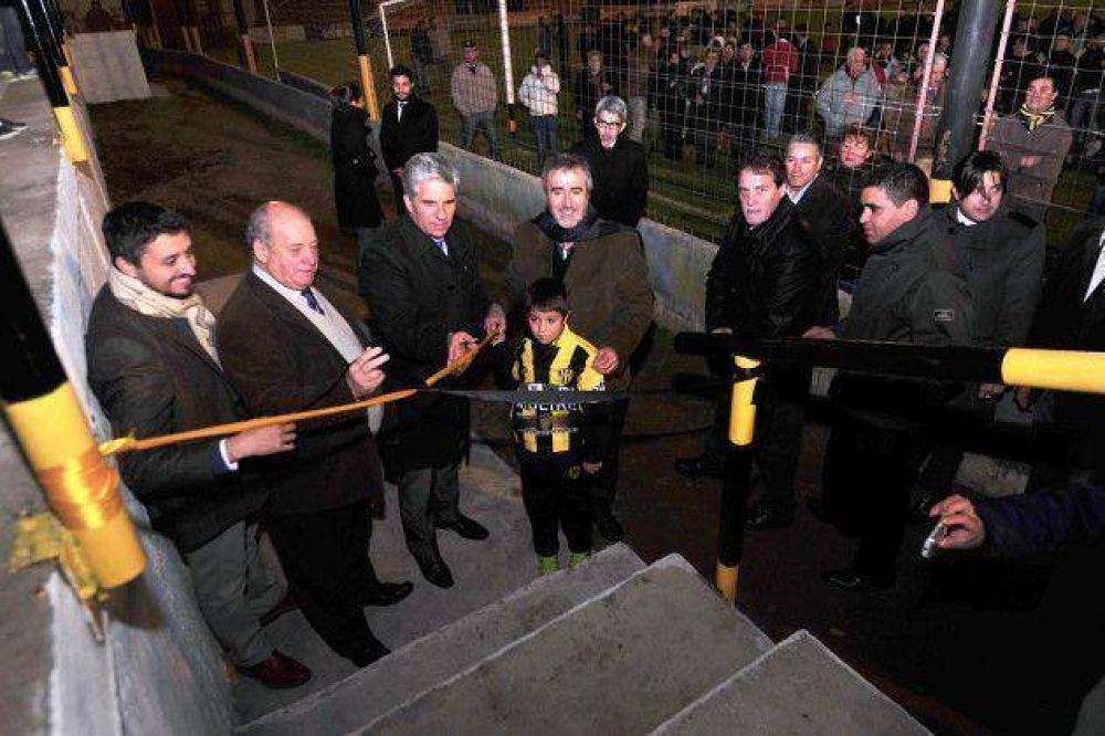 El gobernador inaugur� obras en el club Newbery