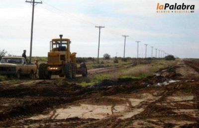 Intensifican los trabajos de reparaci�n de calles en Stroeder y caminos del Interior del Distrito