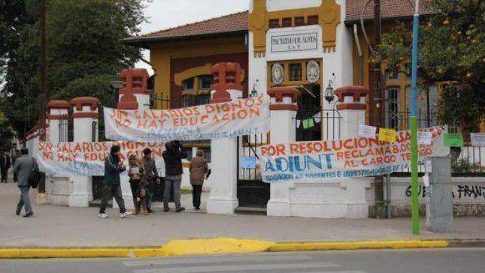 Docentes de la UNT ratificaron continuidad del paro por tiempo indeterminado