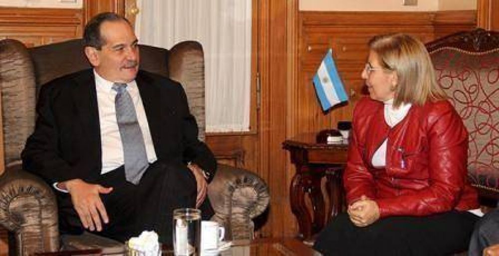 Alperovich recibi� a la nueva rectora de la UNT