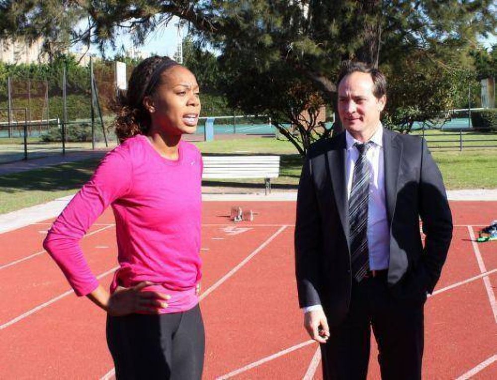 Camau recibi� en el Cenard a la campeona ol�mpica Sanya Richards-Ross