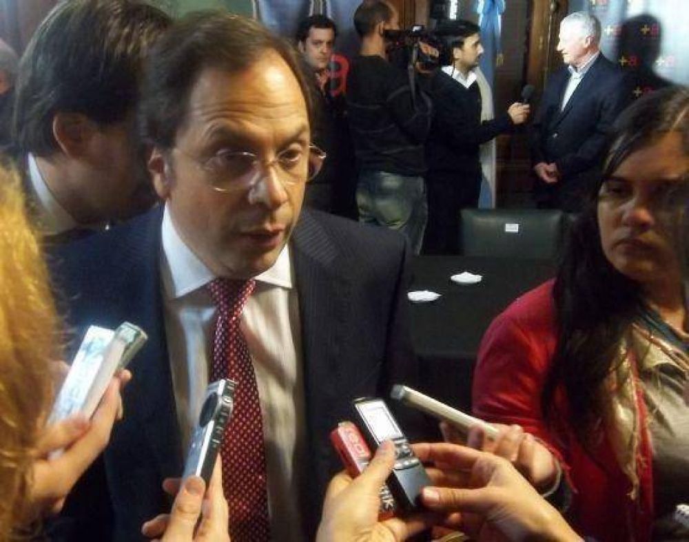 Dar�o Giustozzi visit� la Plata: �Le ponen el t�tulo de polic�a comunal pero es un placero�