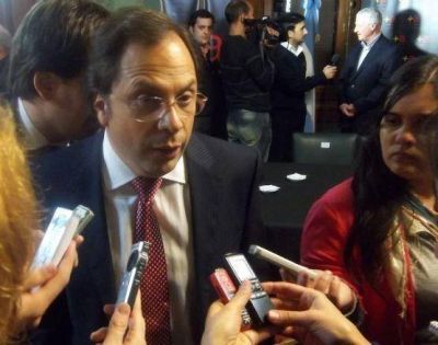 Dar�o Giustozzi visit� la Plata: �Le ponen el t�tulo de polic�a comunal pero es un placero�
