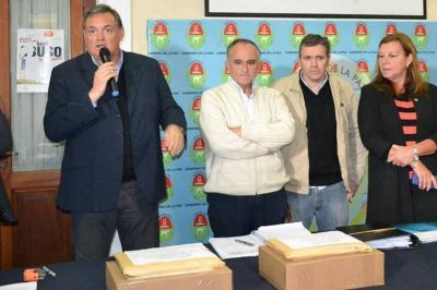Millonaria inversi�n para viviendas rurales en La Paz