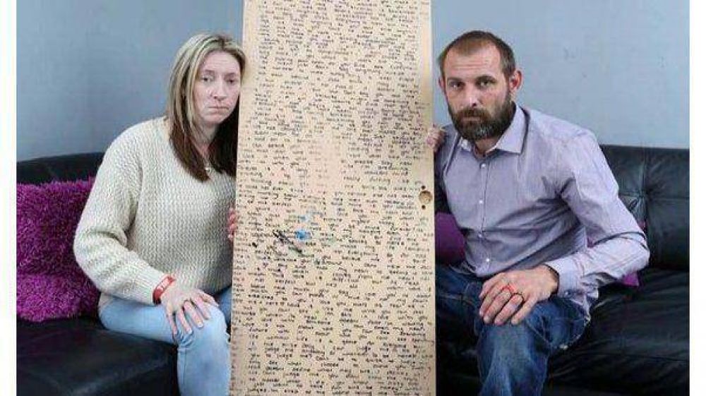 Encuentran un mensaje oculto detr�s de un espejo de una ni�a que muri� de c�ncer