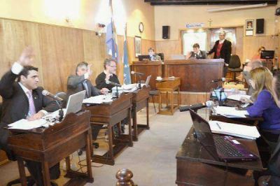 Aprobaron estacionamiento ambas margenes Paz y Deloqui