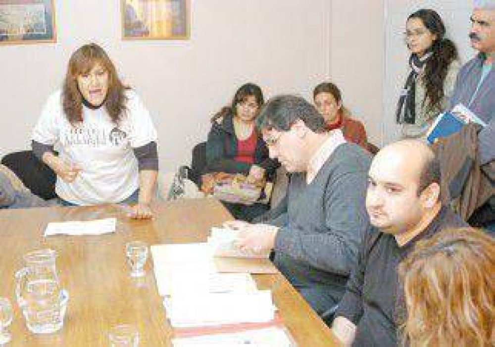 Concejales apoyan el �no� del Ejecutivo a las tomas