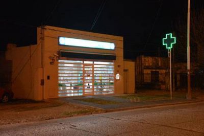 Robo en comercio: asaltaron farmacia luego de amenazar a su propietario con un arma de fuego