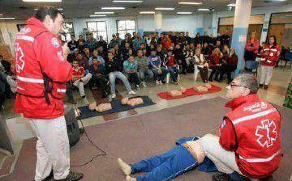 Quilmes sum� capacitaci�n en resurrecci�n cardiopulmonar a sus patrullas ciudadanas