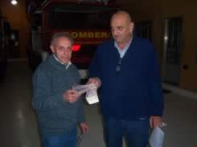 Bomberos entreg� 30 mil pesos de premio