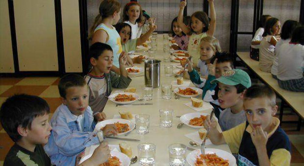M�s de medio mill�n de chicos excluidos en comedores escolares, tras los recortes de cupos