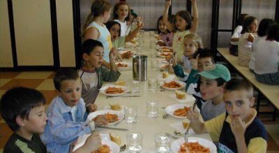 M�s de medio mill�n de chicos excluidos en comedores escolares, tras los recortes de cupos