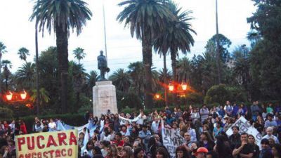 Docentes se movilizan hoy, deciden la modalidad del paro