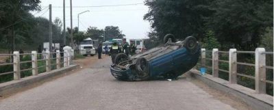 Choque sobre el puente del r�o Carapar�
