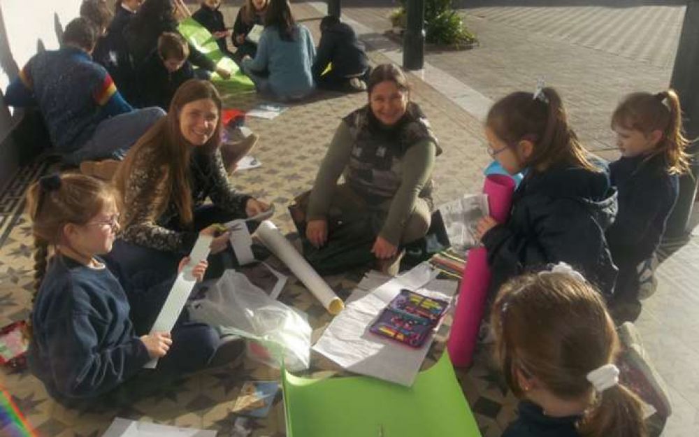 Jornada escolar compartida por alumnos y familiares