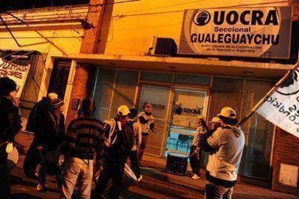  Afiliados a UOCRA marcharon por descontentos con la gesti�n local