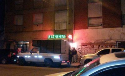 Allanan hotel y detienen a inquilino con droga cuando quer�a escapar