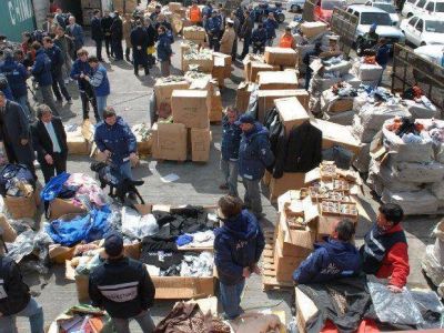 Decomisaron en la frontera micros, uno de Tucum�n, con mercader�a de contrabando