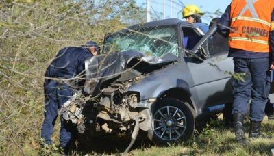 Dos muertos al impactar contra un �rbol en Malague�o