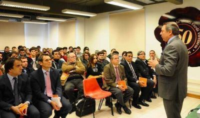 Pilar: Casal disert� sobre el procedimiento de juicio por jurados