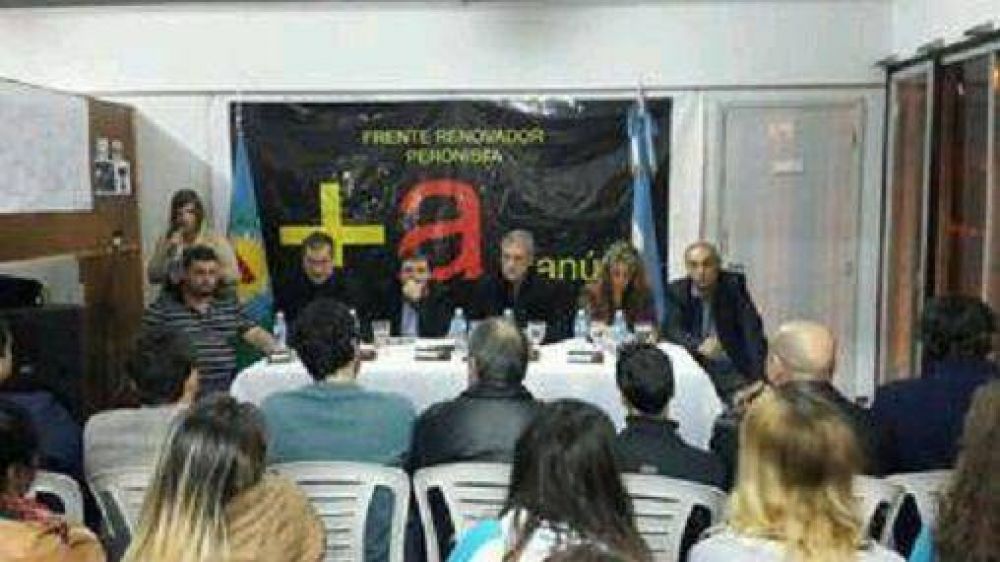 EL SENADOR PALLARES JUNTO A LA JUVENTUD EN CHARLA DEBATE SOBRE �VIOLENCIA DE GENERO�