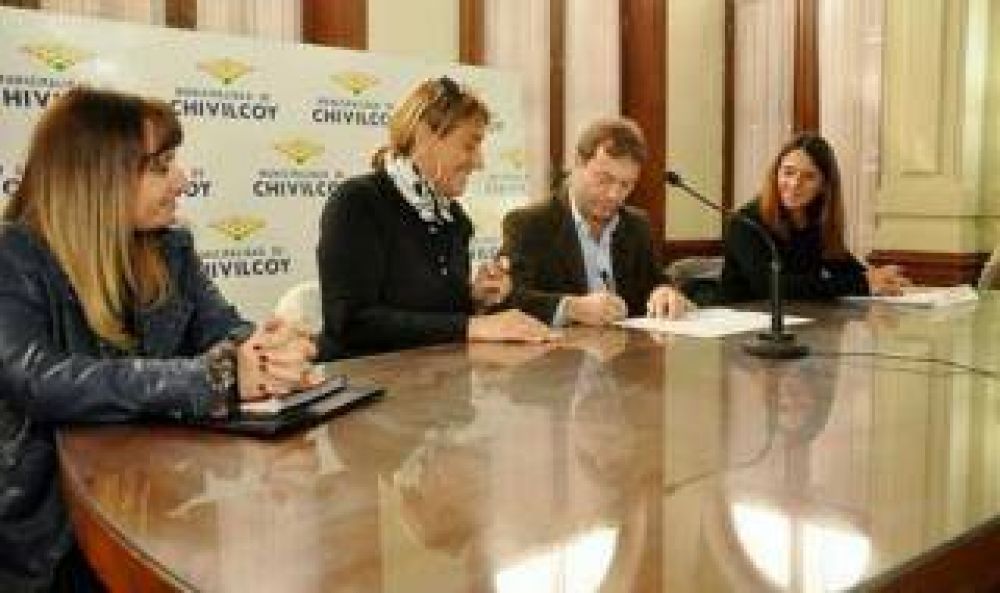 Chivilcoy: Intendente Speranza firm� convenio del programa 