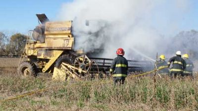 Se incendi� una cosechadora en el Hip�dromo 