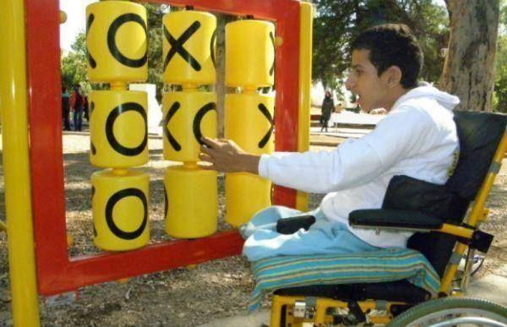 Piden incorporar a todas las plazas de Jun�n juegos para chicos discapacitados