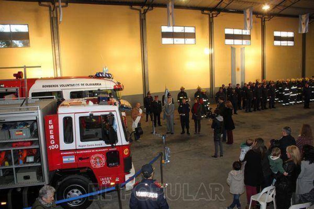 Bomberos present� su flamante flota