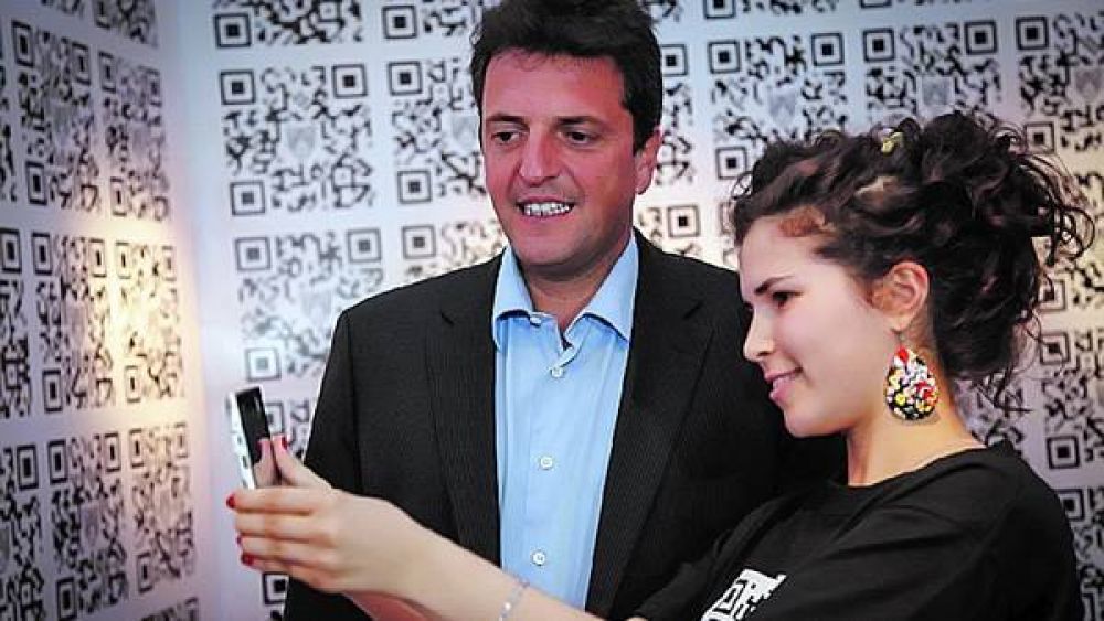 Massa apuesta a reclutar voluntarios por la v�a Facebook