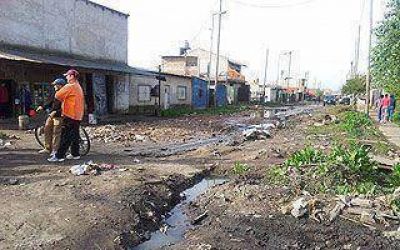 Denuncian �abandono� en el barrio Eva Per�n de Lan�s