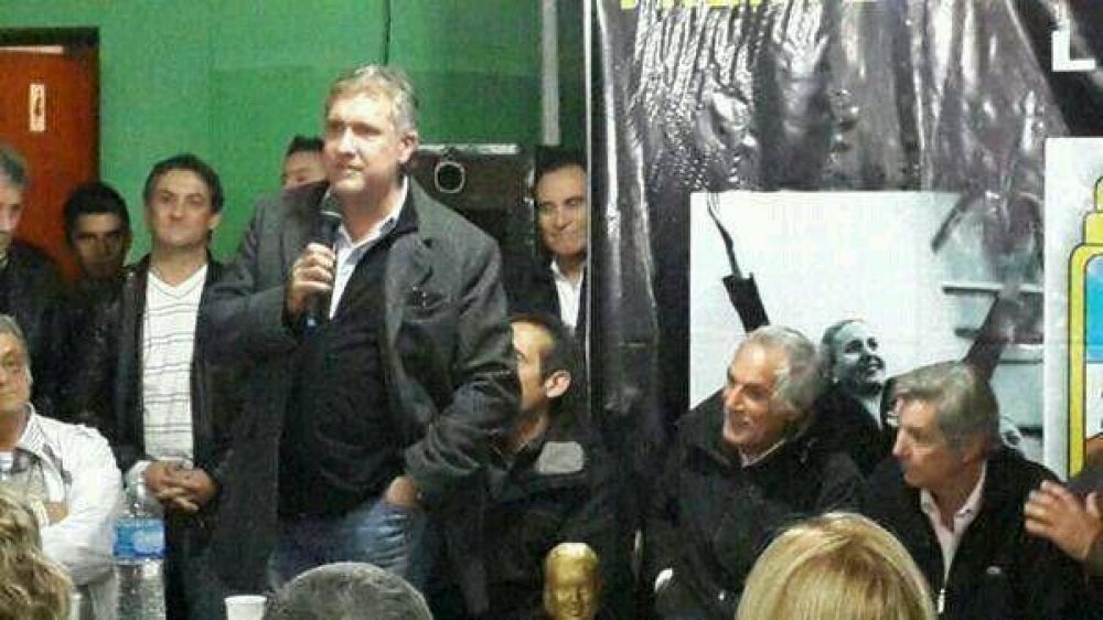 Pallares cerr� junto a Galmarini y Hugo Benitez el acto de lanzamiento de la �Per�n Vive� en Lan�s