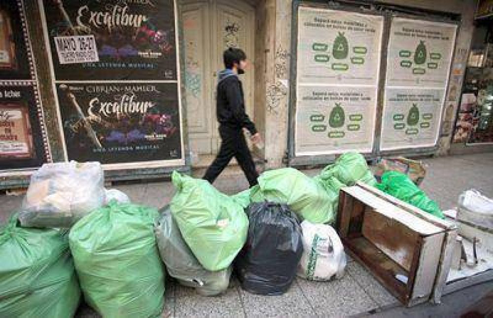 Los vecinos deber�n sacar los residuos reciclables en una bolsa verde los d�as martes y viernes