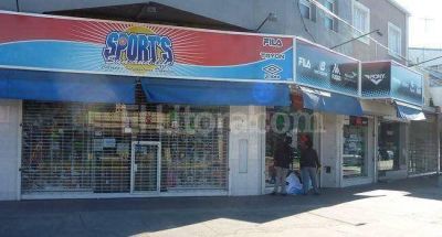 Asaltados delante de clientes y ni�os