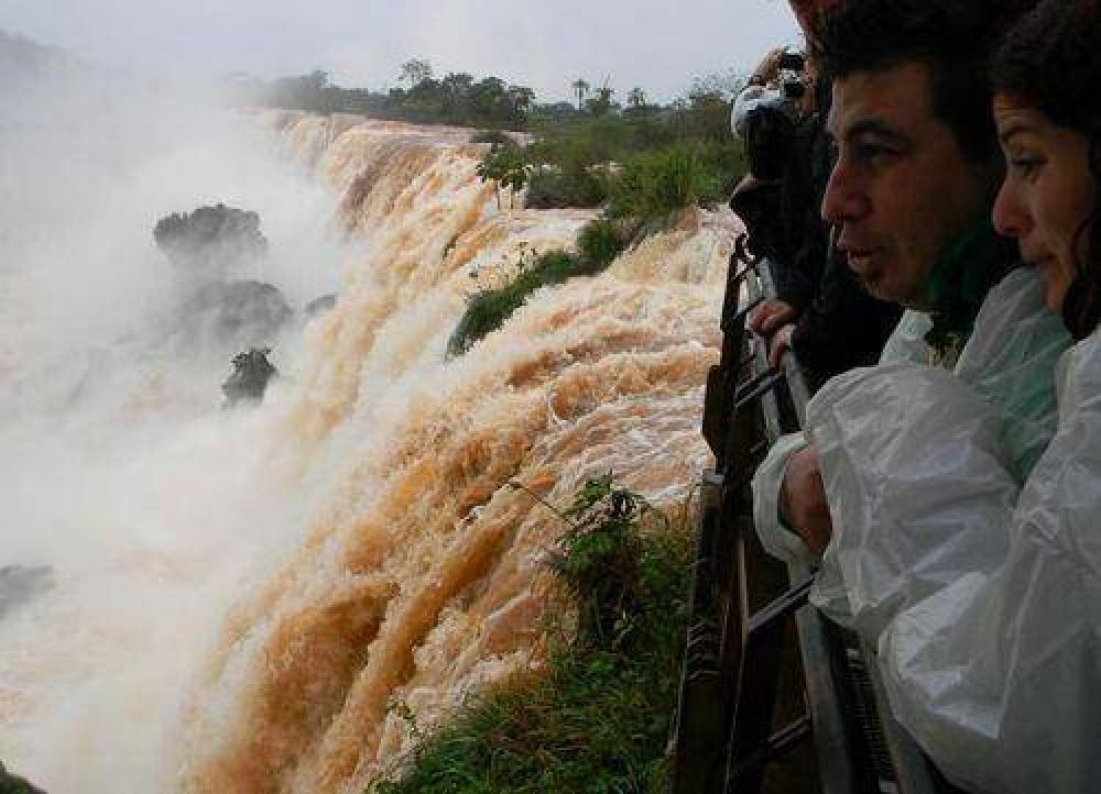 Cierran paseos en Cataratas ante inminente crecida del Iguaz�