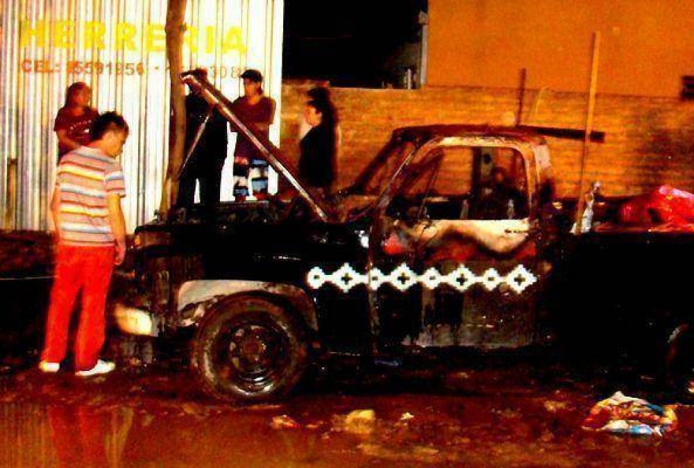 Quemaron otra camioneta en Santa Rosa