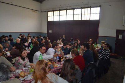 Se realiz� el almuerzo por el d�a del bombero voluntario