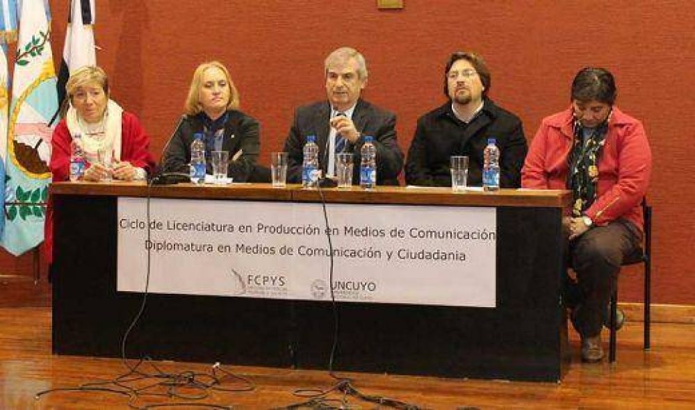 Se inauguraron especialidades en Comunicaci�n