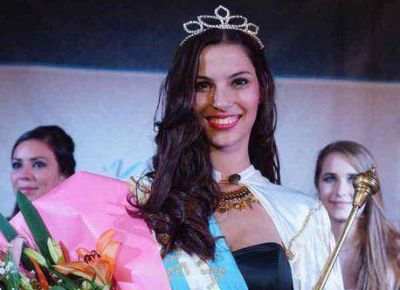 Macarena Espinosa es la nueva reina de la Expo Miel de Azul
